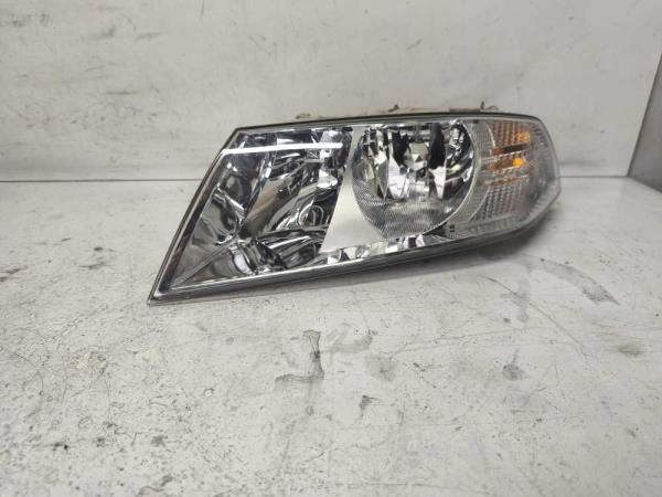 PHARE GAUCHE SKODA - Vue 1